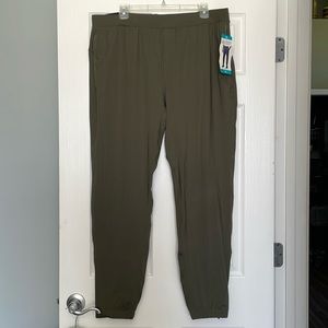 Men’s army green joggers XL NWT side ankle zip pull on waist tie